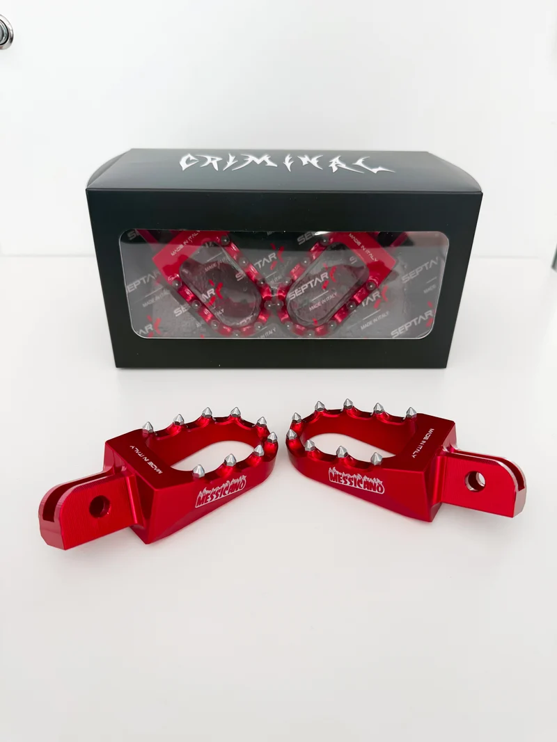 Pedane e leve in alluminio anodizzato rosso per Beta RR